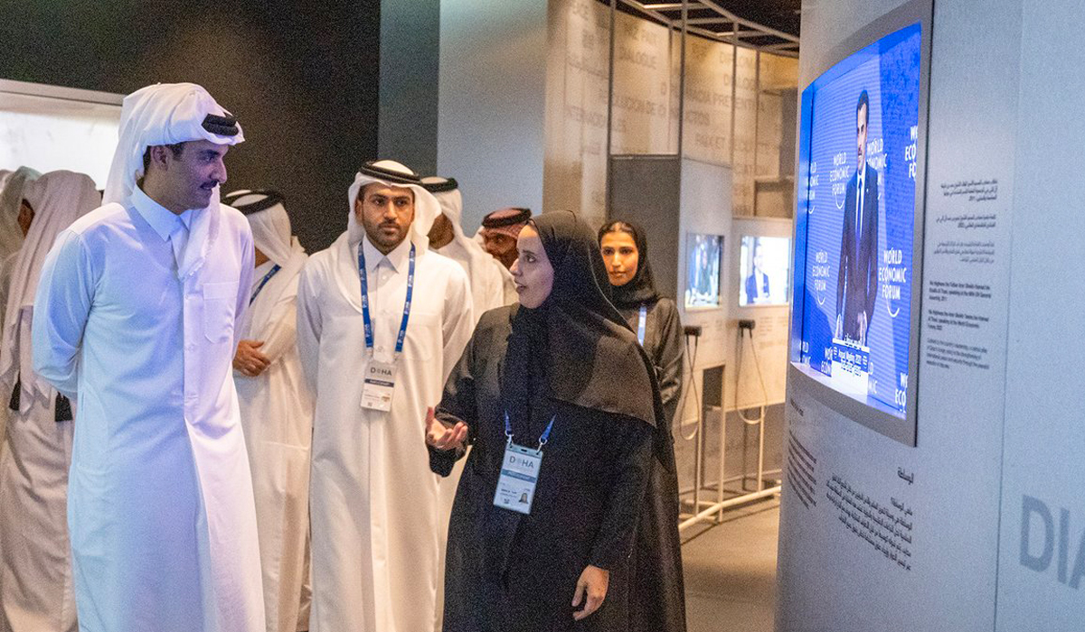 HH the Amir Visits "Path to Peace" Mediation Exhibition